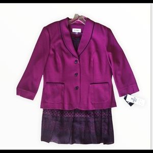 🔴2ps Magenta & Black Skirt Set-Size 16